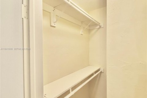 Apartment in Miami, Florida 1 bedroom, 243.31 sq.m. № 1998792 - photo 15