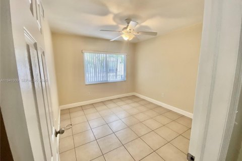 Apartment in Miami, Florida 1 bedroom, 243.31 sq.m. № 1998792 - photo 13