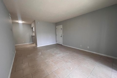 Condo in West Palm Beach, Florida, 1 bedroom  № 2086505 - photo 2