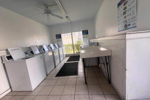 Condo in West Palm Beach, Florida, 1 bedroom  № 2086505 - photo 25