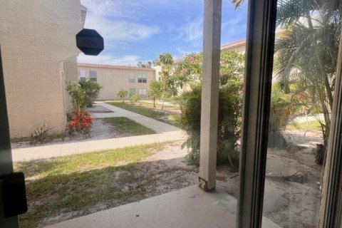 Condo in West Palm Beach, Florida, 1 bedroom  № 2086505 - photo 24