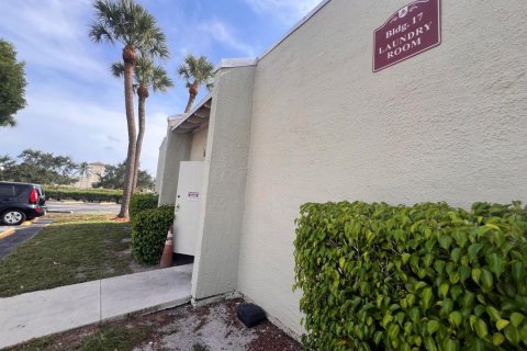 Condo in West Palm Beach, Florida, 1 bedroom  № 2086505 - photo 27