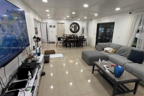 Casa en venta en North Miami, Florida, 4 dormitorios, 109.62 m2 № 1836010 - foto 7