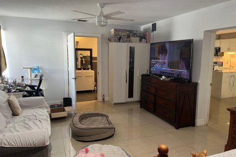 Casa en venta en North Miami, Florida, 4 dormitorios, 109.62 m2 № 1836010 - foto 11