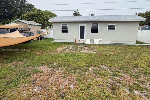 Casa en venta en North Miami, Florida, 4 dormitorios, 109.62 m2 № 1836010 - foto 21
