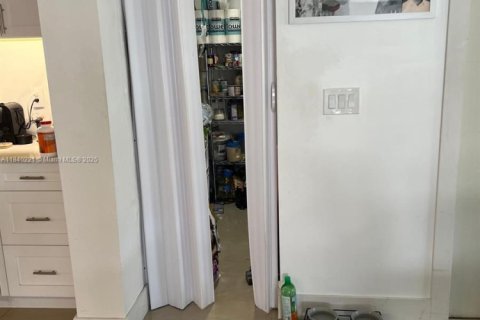Casa en venta en North Miami, Florida, 4 dormitorios, 109.62 m2 № 1836010 - foto 13