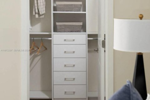 Снять в аренду квартиру в Дорал, Флорида 2 спальни, 108.97м2, № 2033157 - фото 10