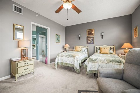 Condo in Saint Petersburg, Florida, 2 bedrooms № 2110296 - photo 16