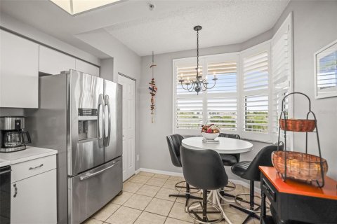 Condo in Saint Petersburg, Florida, 2 bedrooms № 2110296 - photo 3