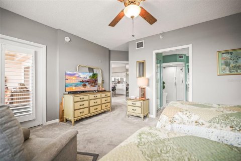 Condo in Saint Petersburg, Florida, 2 bedrooms № 2110296 - photo 18