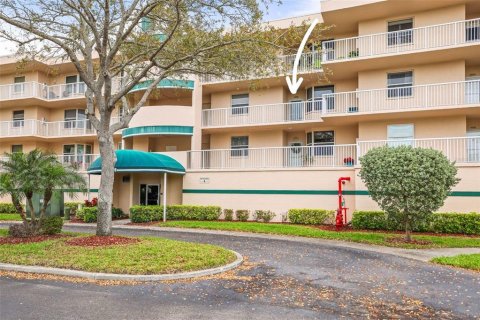 Condo in Saint Petersburg, Florida, 2 bedrooms № 2110296 - photo 28