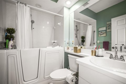 Condo in Saint Petersburg, Florida, 2 bedrooms № 2110296 - photo 21