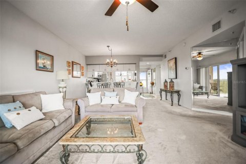 Condo in Saint Petersburg, Florida, 2 bedrooms № 2110296 - photo 9
