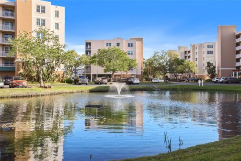 Condo in Saint Petersburg, Florida, 2 bedrooms № 2110296 - photo 22