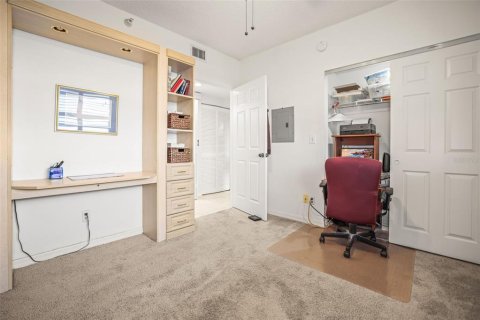 Condo in Saint Petersburg, Florida, 2 bedrooms № 2110296 - photo 15