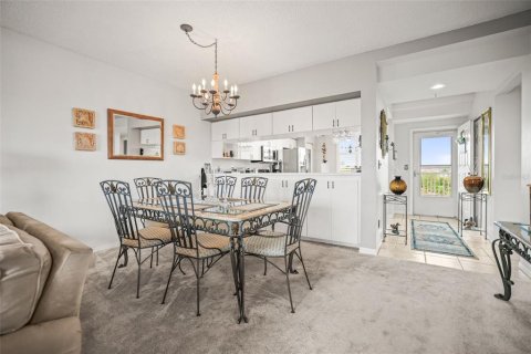 Condo in Saint Petersburg, Florida, 2 bedrooms № 2110296 - photo 6