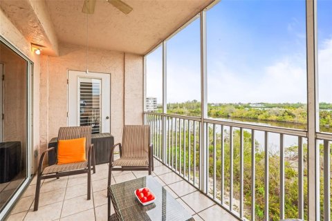 Condo in Saint Petersburg, Florida, 2 bedrooms № 2110296 - photo 11