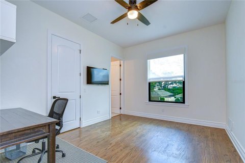 House in Tampa, Florida 5 bedrooms, 312.71 sq.m. № 2314404 - photo 28
