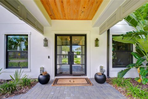 House in Tampa, Florida 5 bedrooms, 312.71 sq.m. № 2314404 - photo 5