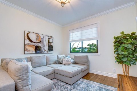 House in Tampa, Florida 5 bedrooms, 312.71 sq.m. № 2314404 - photo 30
