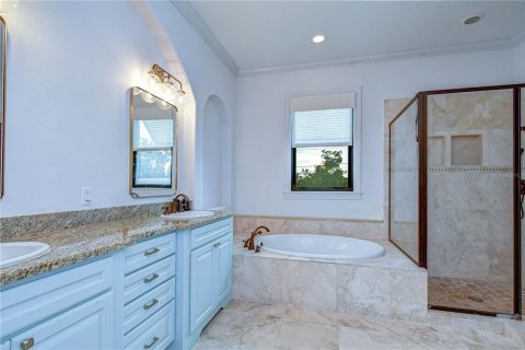 House in Tampa, Florida 5 bedrooms, 312.71 sq.m. № 2314404 - photo 26
