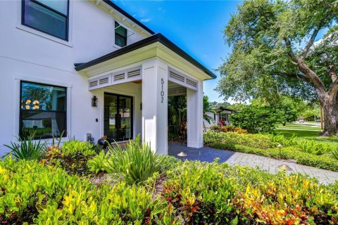 House in Tampa, Florida 5 bedrooms, 312.71 sq.m. № 2314404 - photo 4