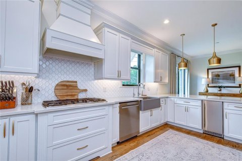 House in Tampa, Florida 5 bedrooms, 312.71 sq.m. № 2314404 - photo 16