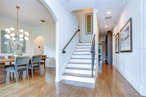 House in Tampa, Florida 5 bedrooms, 312.71 sq.m. № 2314404 - photo 8