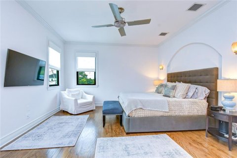 House in Tampa, Florida 5 bedrooms, 312.71 sq.m. № 2314404 - photo 25