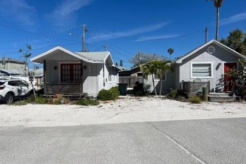 Terreno en venta en Madeira Beach, Florida № 1609427 - foto 1