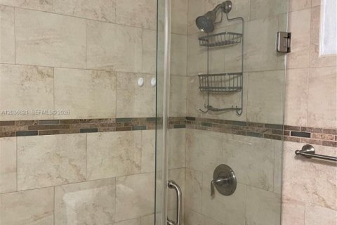 Casa en alquiler en Miami, Florida, 3 dormitorios, 122.82 m2 № 2085475 - foto 10