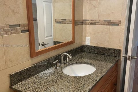 Casa en alquiler en Miami, Florida, 3 dormitorios, 122.82 m2 № 2085475 - foto 12