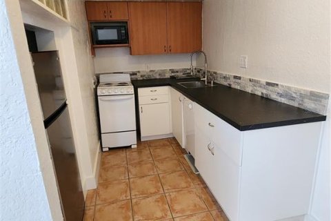 Снять в аренду квартиру в Трежер-Айленд, Флорида 1 спальня, 60.39м2, № 1837170 - фото 8