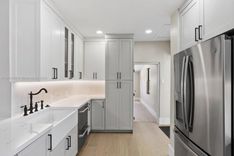 Casa en alquiler en Surfside, Florida, 5 dormitorios, 321.16 m2 № 1956495 - foto 29