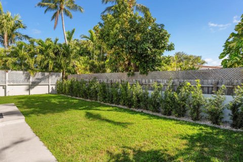 Casa en alquiler en Surfside, Florida, 5 dormitorios, 321.16 m2 № 1956495 - foto 10