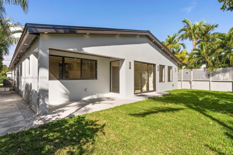 Casa en alquiler en Surfside, Florida, 5 dormitorios, 321.16 m2 № 1956495 - foto 8