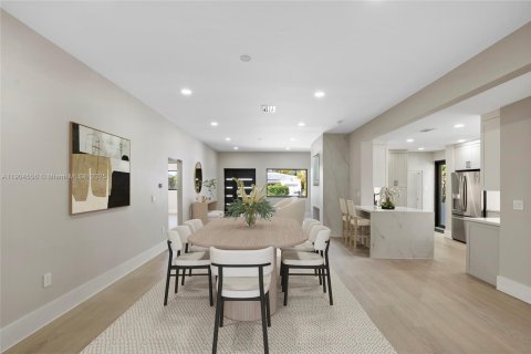 Casa en alquiler en Surfside, Florida, 5 dormitorios, 321.16 m2 № 1956495 - foto 3