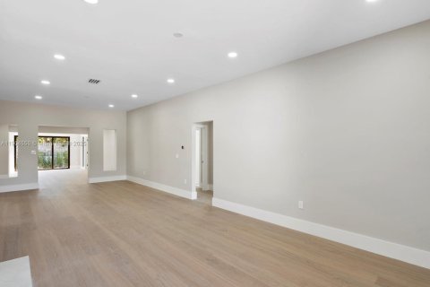 Casa en alquiler en Surfside, Florida, 5 dormitorios, 321.16 m2 № 1956495 - foto 18