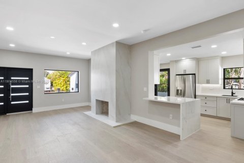 Casa en alquiler en Surfside, Florida, 5 dormitorios, 321.16 m2 № 1956495 - foto 19