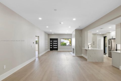 Casa en alquiler en Surfside, Florida, 5 dormitorios, 321.16 m2 № 1956495 - foto 4