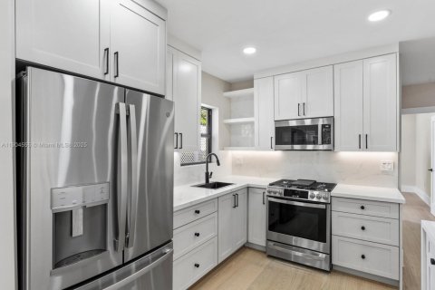 Casa en alquiler en Surfside, Florida, 5 dormitorios, 321.16 m2 № 1956495 - foto 28