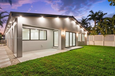 Casa en alquiler en Surfside, Florida, 5 dormitorios, 321.16 m2 № 1956495 - foto 11