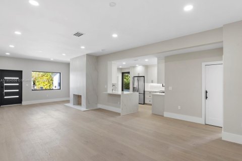 Casa en alquiler en Surfside, Florida, 5 dormitorios, 321.16 m2 № 1956495 - foto 23