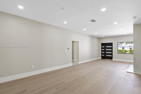 Casa en alquiler en Surfside, Florida, 5 dormitorios, 321.16 m2 № 1956495 - foto 24