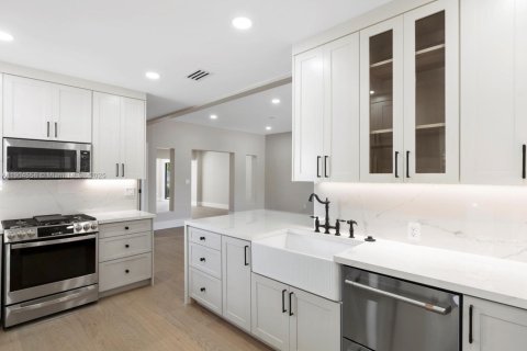 Casa en alquiler en Surfside, Florida, 5 dormitorios, 321.16 m2 № 1956495 - foto 26