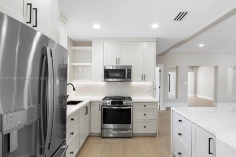 Casa en alquiler en Surfside, Florida, 5 dormitorios, 321.16 m2 № 1956495 - foto 27