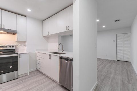 Copropriété à vendre à Sunrise, Floride: 2 chambres, 85.93 m2 № 2047295 - photo 4