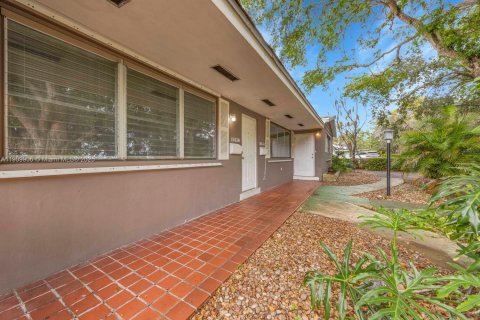 Propiedad comercial en venta en Pinecrest, Florida, 222.5 m2 № 1965887 - foto 7