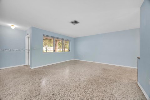 Propiedad comercial en venta en Pinecrest, Florida, 222.5 m2 № 1965887 - foto 27