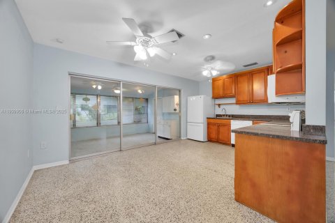 Propiedad comercial en venta en Pinecrest, Florida, 222.5 m2 № 1965887 - foto 30